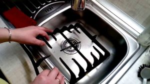 How to clean stove handles and grates