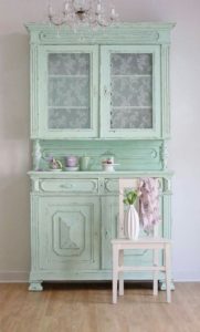 How to update an old cabinet - painting 