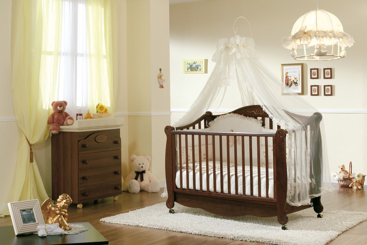 what should be in a newborn's crib