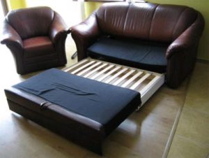 dismantling the folding mechanism for a sofa with a roll-out mechanism