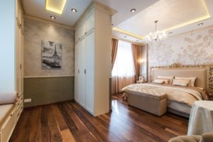 Laminate flooring in the bedroom