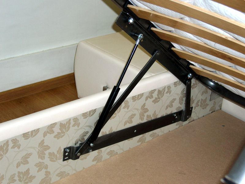 Do-it-yourself bed with a lifting mechanism