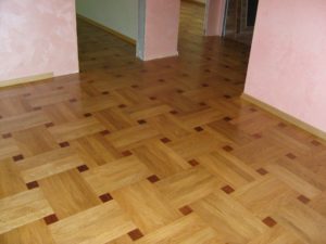 Colocar parquet de mimbre