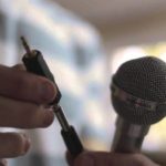 How to connect a karaoke microphone to your TV