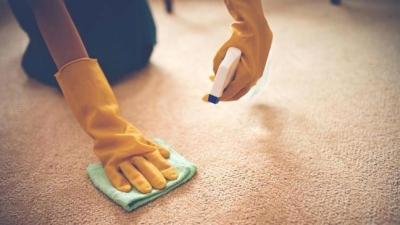 Cleaning carpet with soda