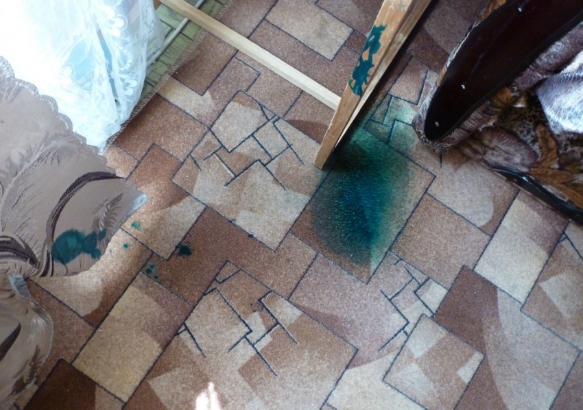 how to remove green stains from carpet