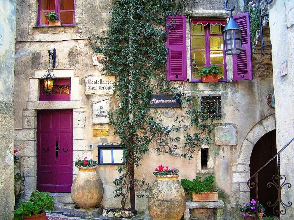 how to decorate a kitchen in Provence style on a budget