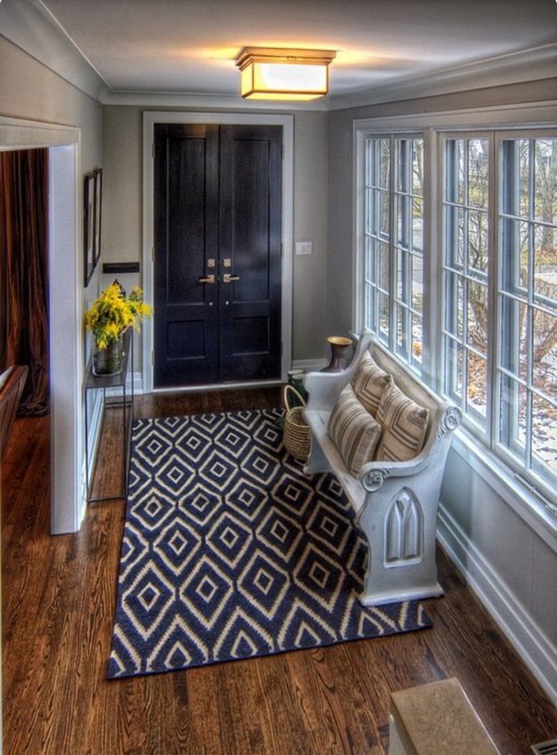 Carpet for the hallway with geometric patterns.