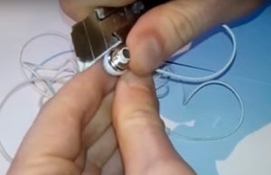 How to disassemble a vacuum earphone