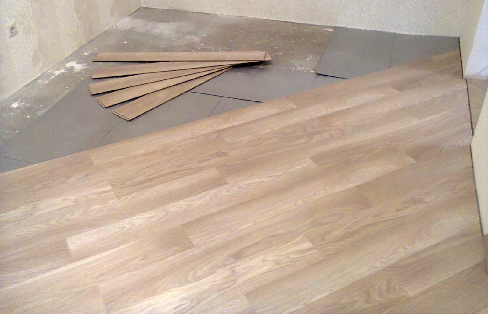 Laying laminate diagonally 