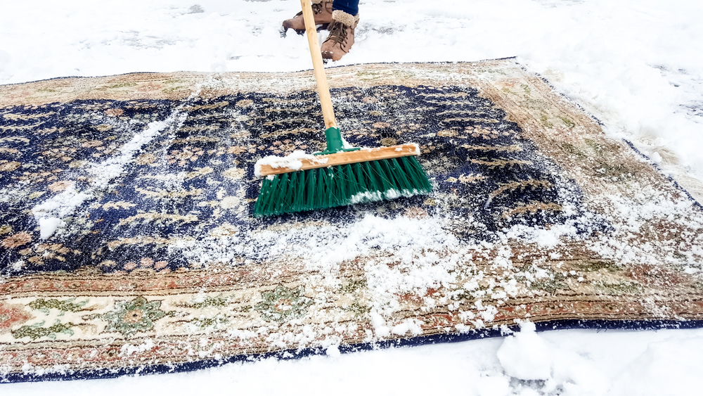 clean the carpet with snow