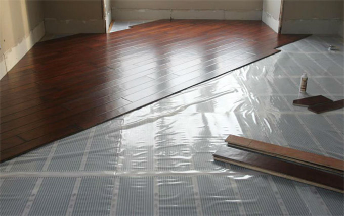 Warm floor under laminate