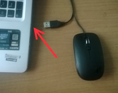 Connecting a wired mouse to a laptop.