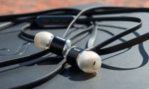 How to disassemble an earphone