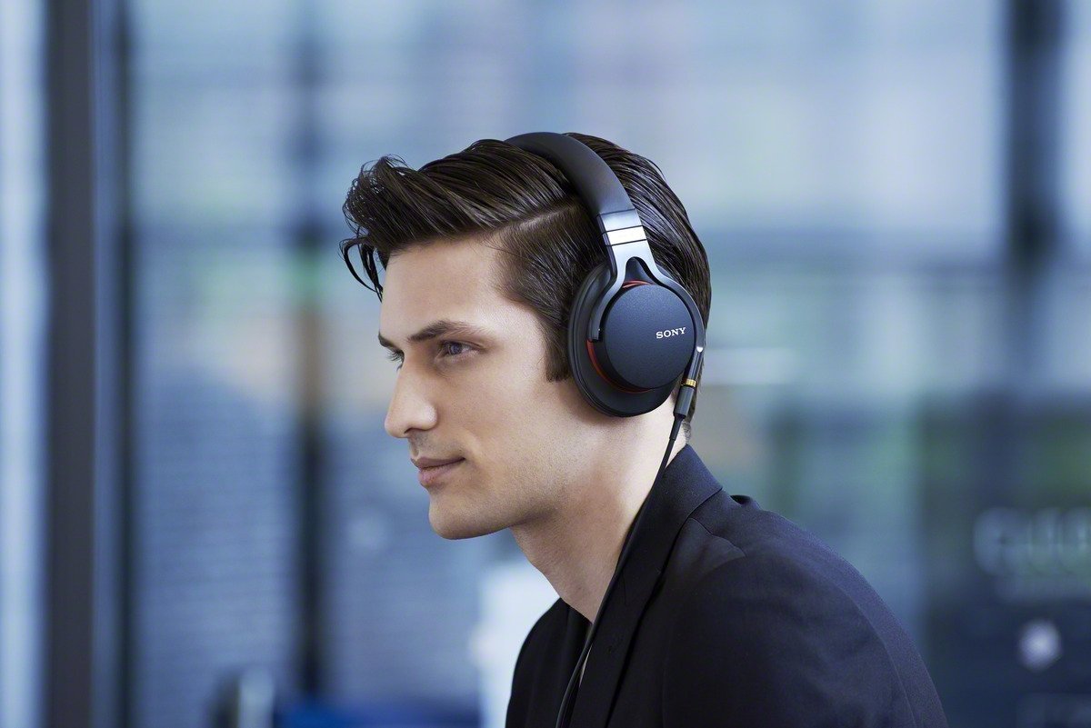 Full-size closed headphones.