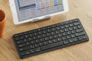 Connecting a wireless keyboard