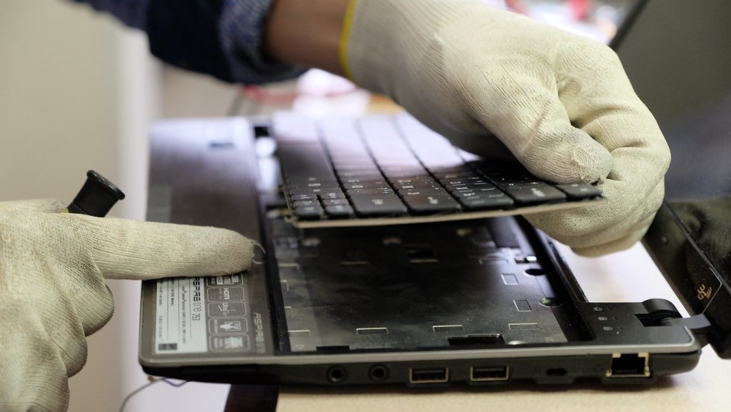 Removing the keyboard for cleaning.