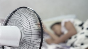 Dormir en una habitació amb un ventilador encès és mortal