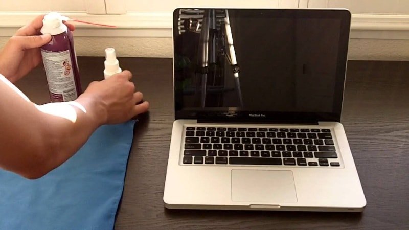 Cleaning your laptop