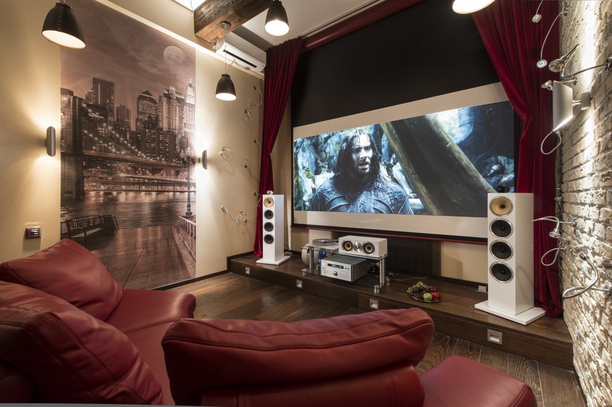 The style of home cinema decoration and the design of the room should be combined.