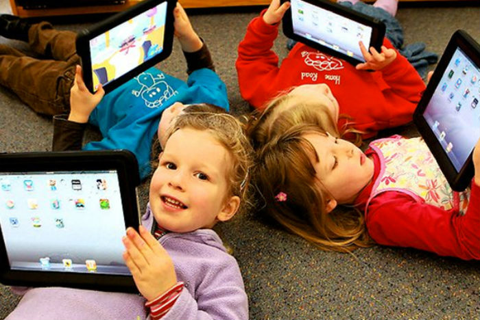 Children play on a tablet.