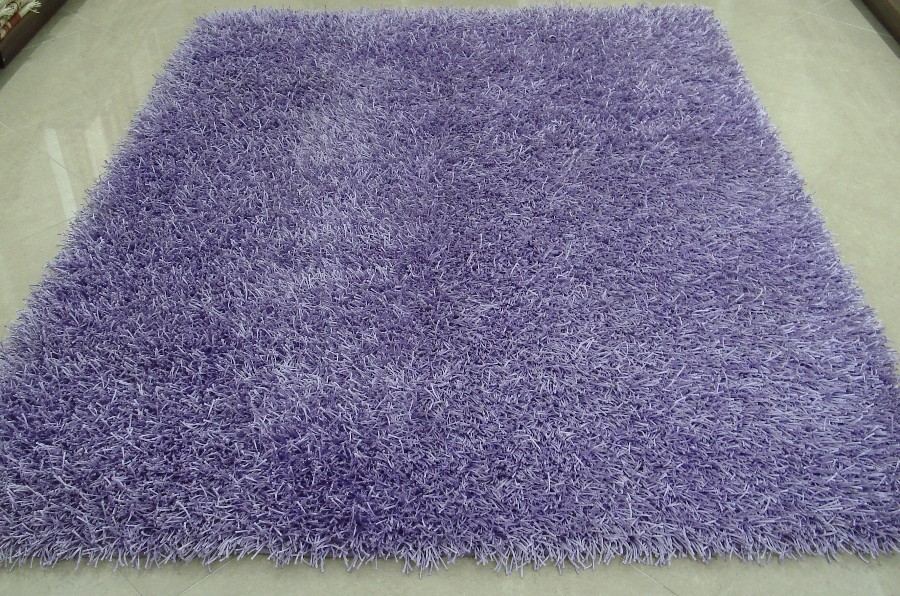 Synthetic carpet with long pile