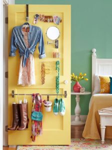 How to turn a door into a storage system