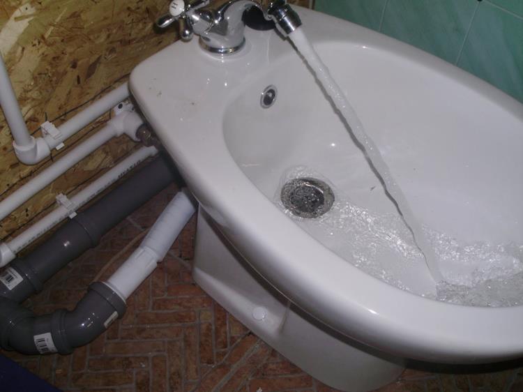 Water pours into the bidet.