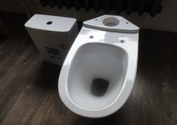 Standard toilet set.