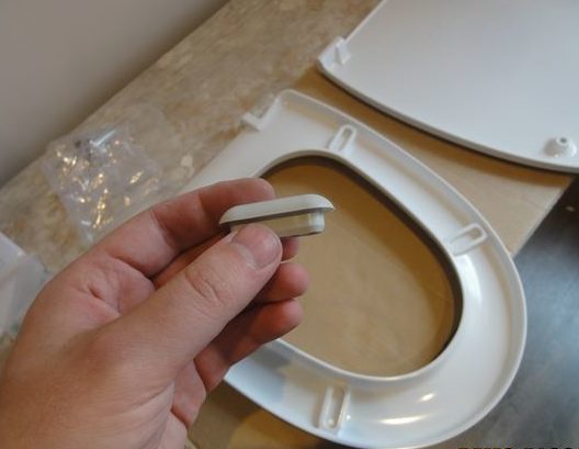 The round ones are attached to the lid, and the elongated ones are attached to the toilet seat.