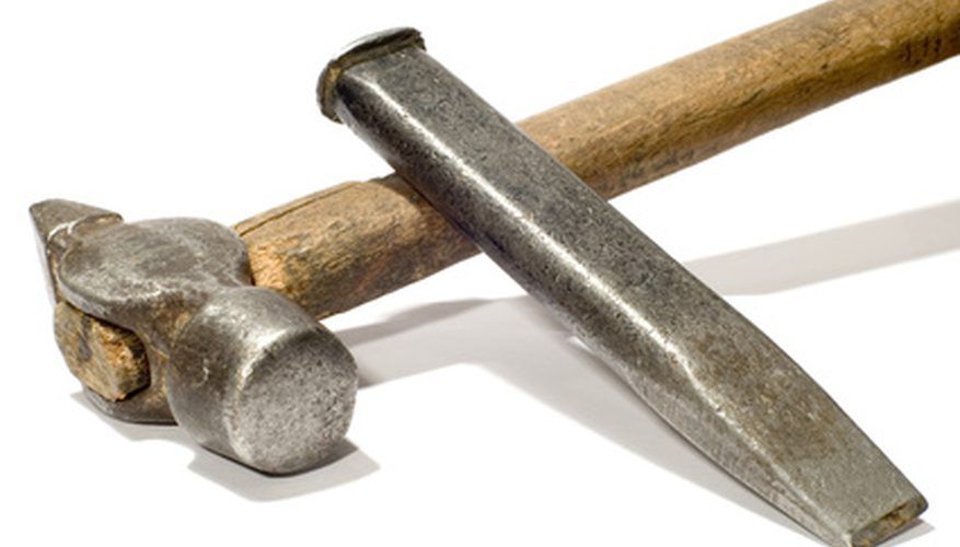 Hammer with chisel