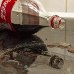 Coca-Cola σε μια βρώμικη σόμπα