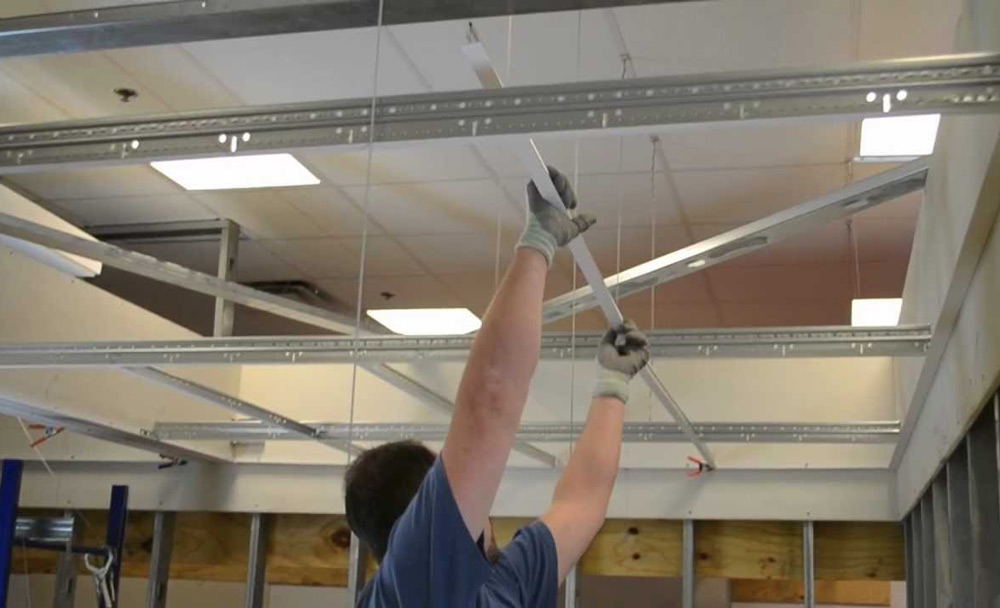 dismantling plasterboard ceiling