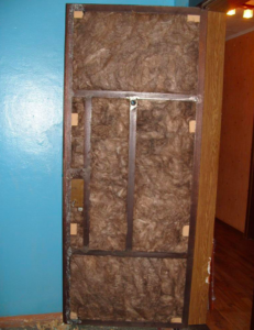 Insulation for the entrance door 