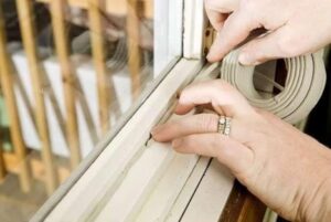 Insulating old wooden windows for the winter